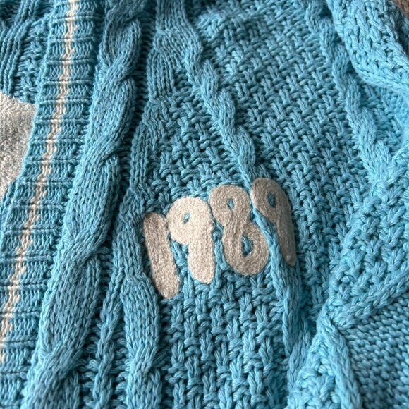 Swiftie 1989 TV Taylor's Version Blue Cardigan M/L - Cozy & Collectible! - Picture 2 of 10